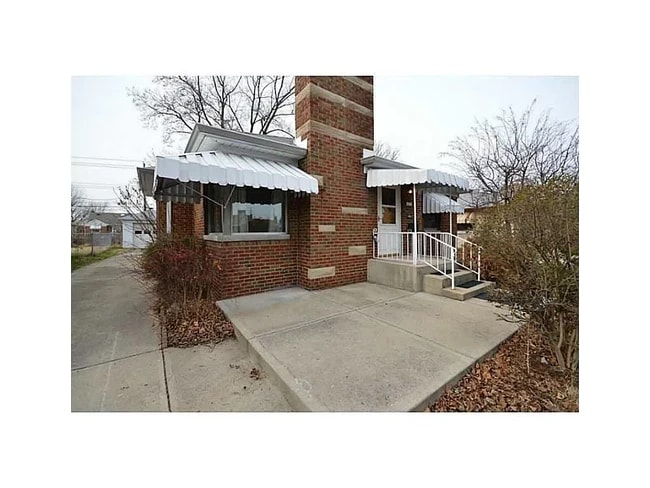property at 1436 N Hawthorne Ln
