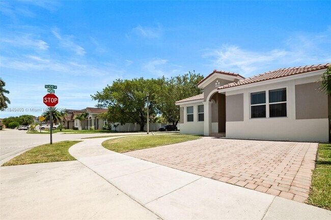 10902 SW 242nd St in Homestead, FL - Building Photo - Building Photo