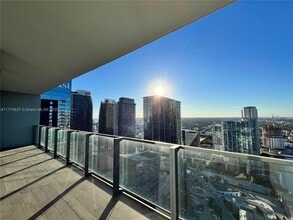 68 SE 6th St in Miami, FL - Foto de edificio - Building Photo