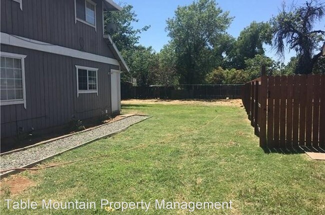 1608 Bridge St in Oroville, CA - Foto de edificio - Building Photo