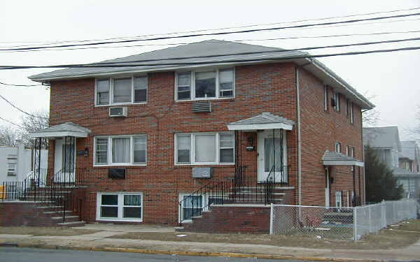 136 Grove St in Elizabeth, NJ - Building Photo