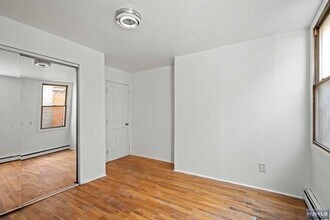 417 19th St, Unit Unit 1 in Union City, NJ - Building Photo - Building Photo