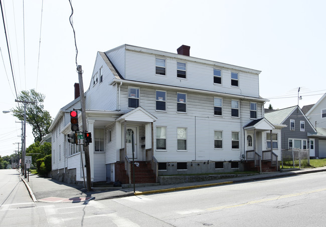 79 Hill St in Biddeford, ME - Building Photo - Building Photo