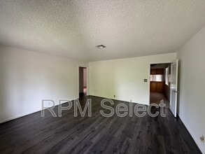 1137 Janey Way in Sacramento, CA - Foto de edificio - Building Photo