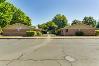 Forest Terrace Apartments in Forest Grove, OR - Building Photo - Building Photo