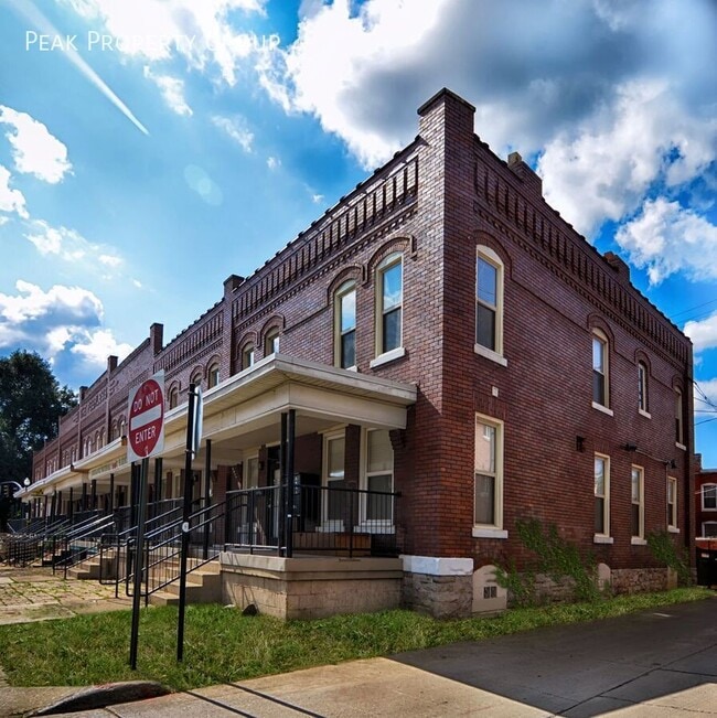 property at 1661 N Pearl St