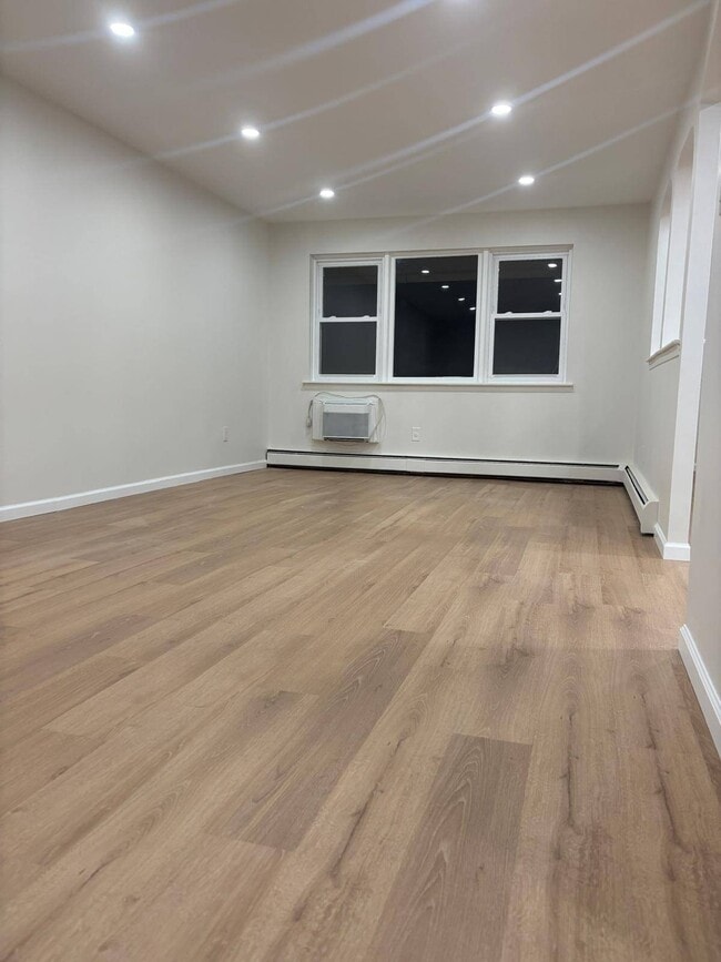 property at 1233 E 69th St