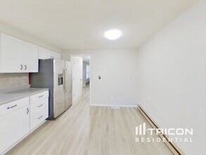 1056 S Shore Dr in Forest Lake, MN - Building Photo - Building Photo