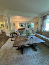 5064 Foothills Dr in Lake Oswego, OR - Building Photo - Building Photo