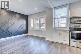 23 Gibson Ave in Hamilton, ON - Building Photo - Building Photo