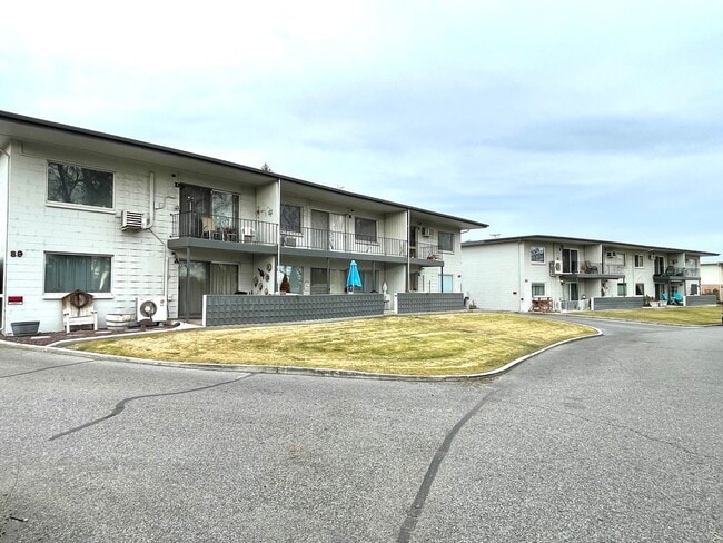 property at 89 N Waverly Pl