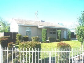 103 Barrymore St E in Stockton, CA - Building Photo