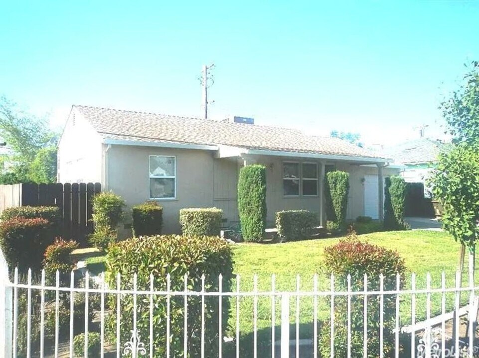 103 Barrymore St E in Stockton, CA - Building Photo