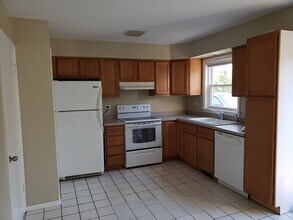 2146 Rugen Rd in Glenview, IL - Building Photo - Building Photo
