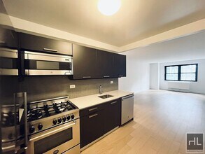 East 39th Street in New York, NY - Foto de edificio - Building Photo