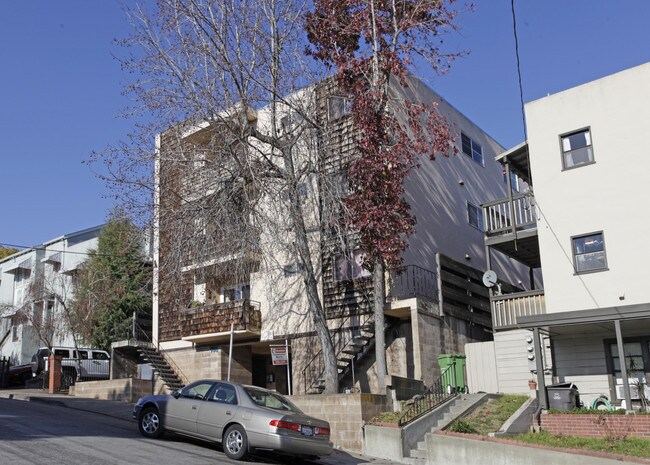 986 Warren St in Hayward, CA - Foto de edificio - Building Photo