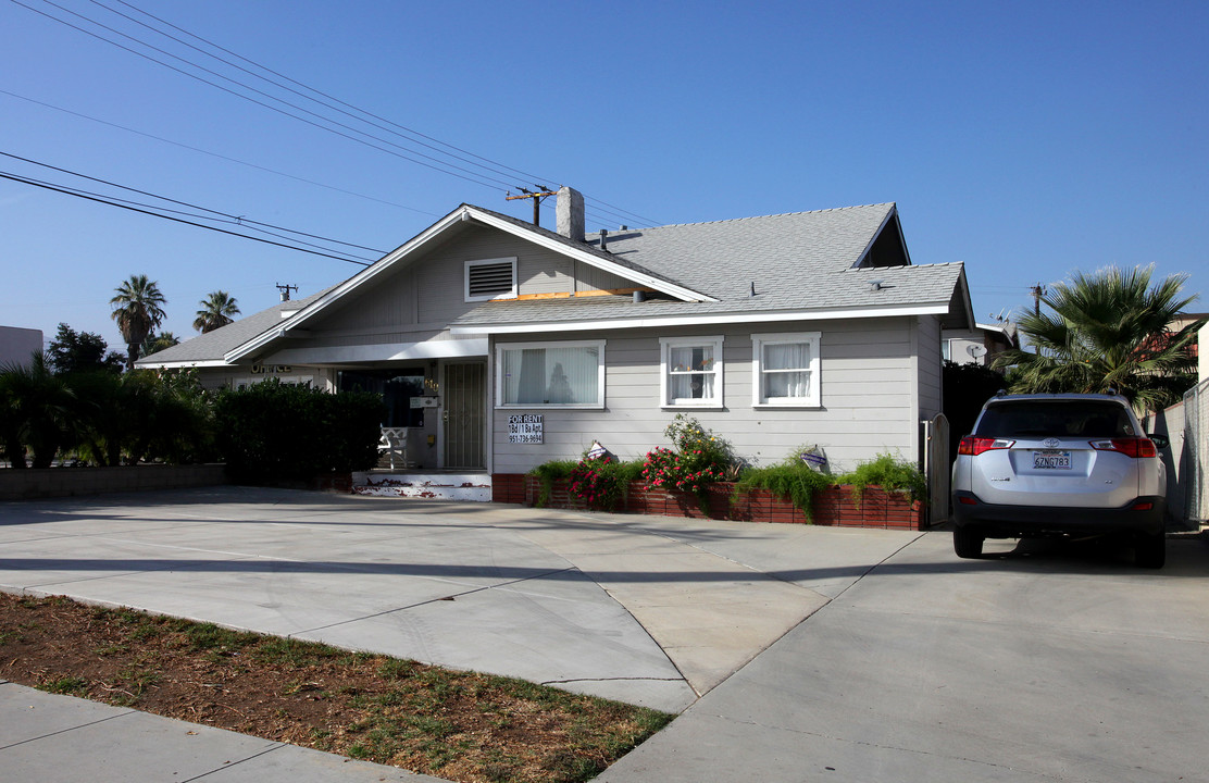 616 W Grand Blvd in Corona, CA - Building Photo