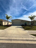 3844 Treasure Oak Wy in Ft. Myers, FL - Building Photo