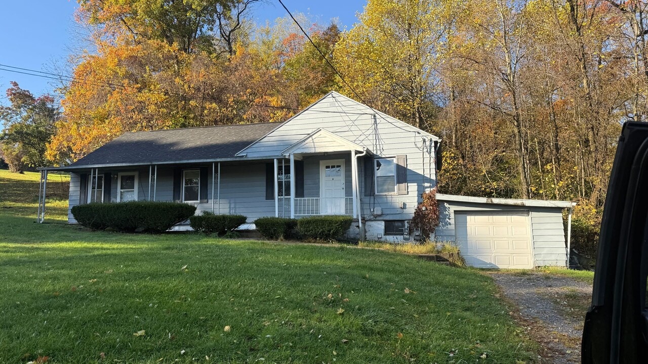 2753-Unit2 Mercer Rd in New Castle, PA - Building Photo