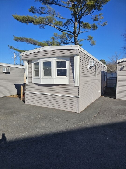 104 Broadway in Saugus, MA - Foto de edificio