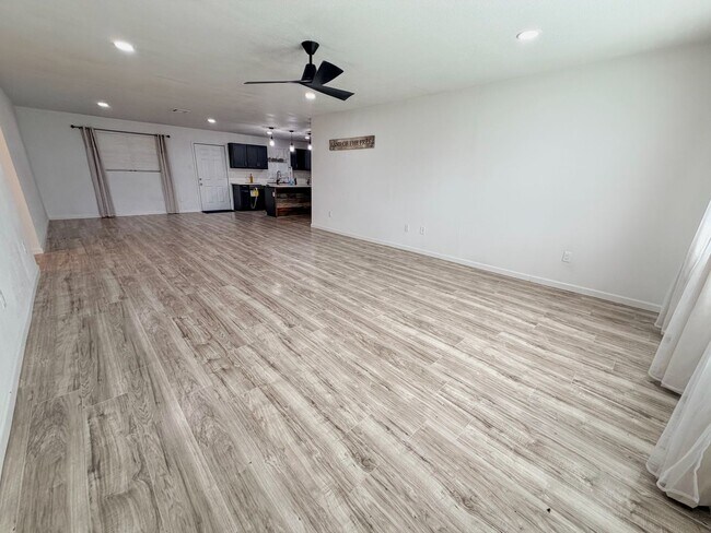 310 S Lightner Ave in Iowa, LA - Building Photo - Building Photo