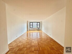 Fourth Avenue in New York, NY - Building Photo