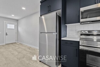 8045 Cedric Mah Rd in Edmonton, AB - Building Photo - Building Photo