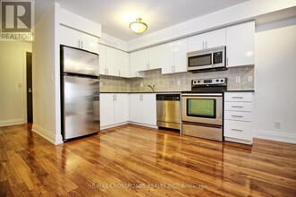 1-611 De Boers Dr in Toronto, ON - Building Photo - Building Photo
