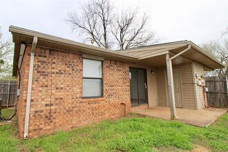 910 Aspen Ct in Noble, OK - Building Photo - Building Photo