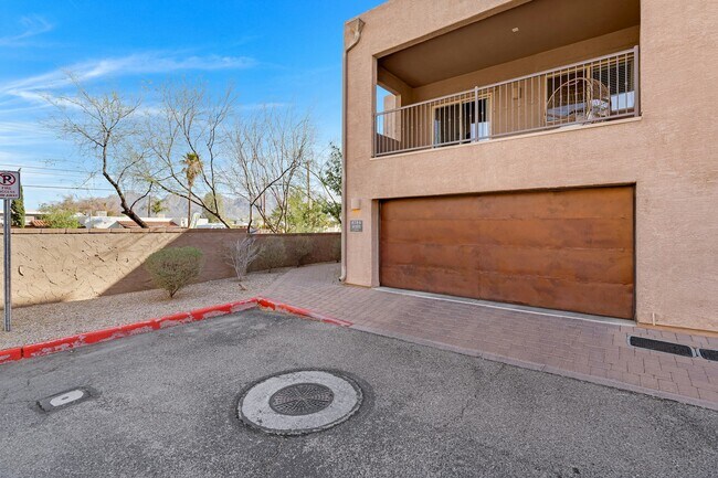 property at 4186 N Thurston Ln