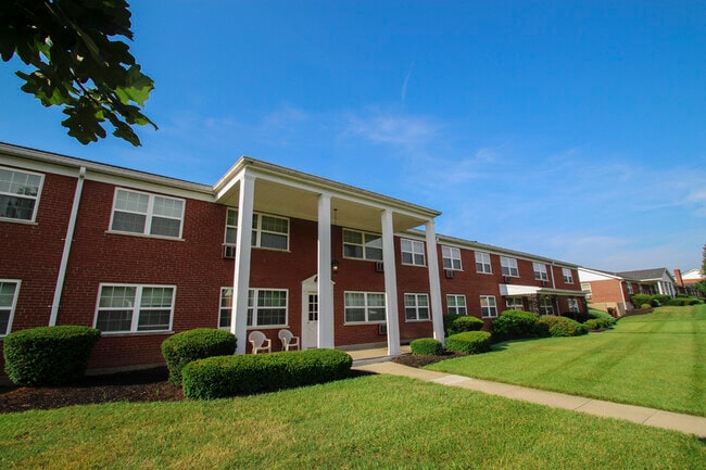 Lake of the Woods in Mount Healthy, OH - Building Photo - Building Photo