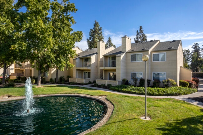 REFLECTIONS in Fresno, CA - Building Photo - Building Photo