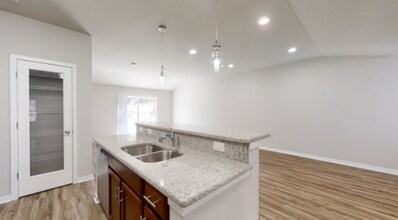 728 Cedar Bluffs Dr in Slinger, WI - Building Photo - Building Photo