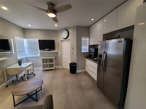 321 Hayes St in Hollywood, FL - Building Photo - Building Photo