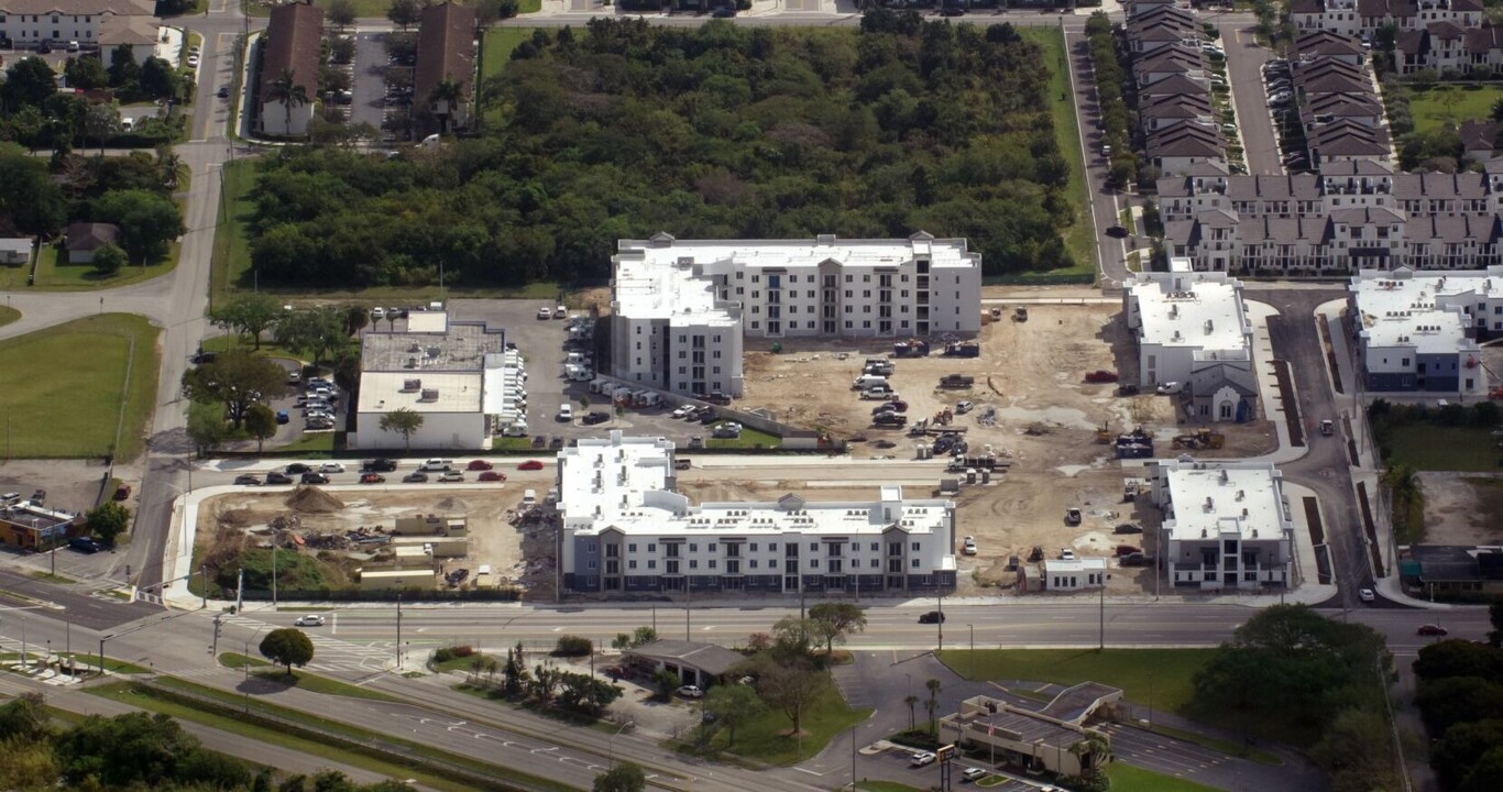 Pinnacle at Tropical Pointe in Homestead, FL - Foto de edificio