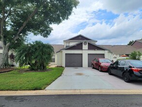 69 Lakepointe Cir in Kissimmee, FL - Foto de edificio - Building Photo