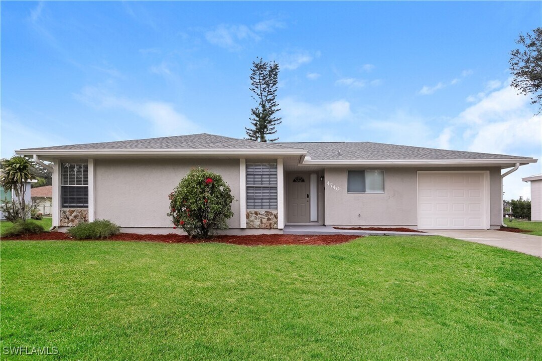 4740 Escalante Dr in North Port, FL - Building Photo