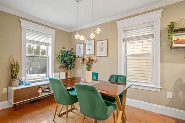 8 Mohawk St, Unit 1 in Boston, MA - Building Photo - Building Photo