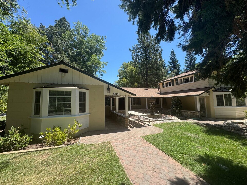 5720 W 2nd St in Rio Linda, CA - Building Photo