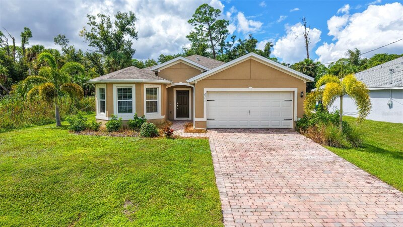 2261 Barrister St in North Port, FL - Foto de edificio