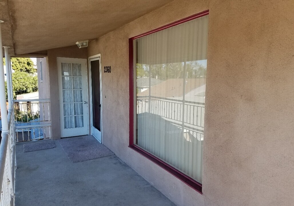 2358 Cerritos Ave in Signal Hill, CA - Building Photo