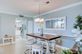 10216 Regal Dr in Largo, FL - Building Photo - Building Photo