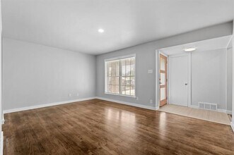 8815 Hackney Ln in Dallas, TX - Building Photo - Building Photo