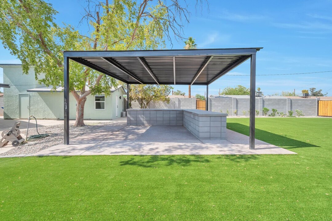 1930 E Palmcroft Dr in Tempe, AZ - Building Photo