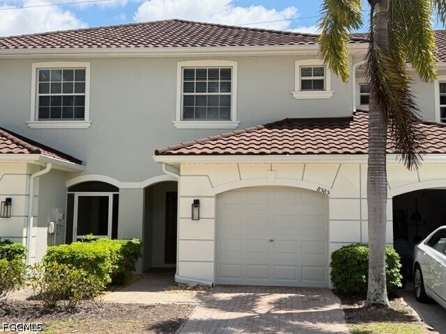 8585 Athena Ct in Lehigh Acres, FL - Building Photo