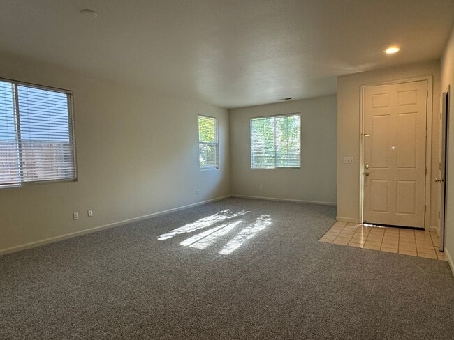 697 Dover Ln in Lincoln, CA - Building Photo - Building Photo