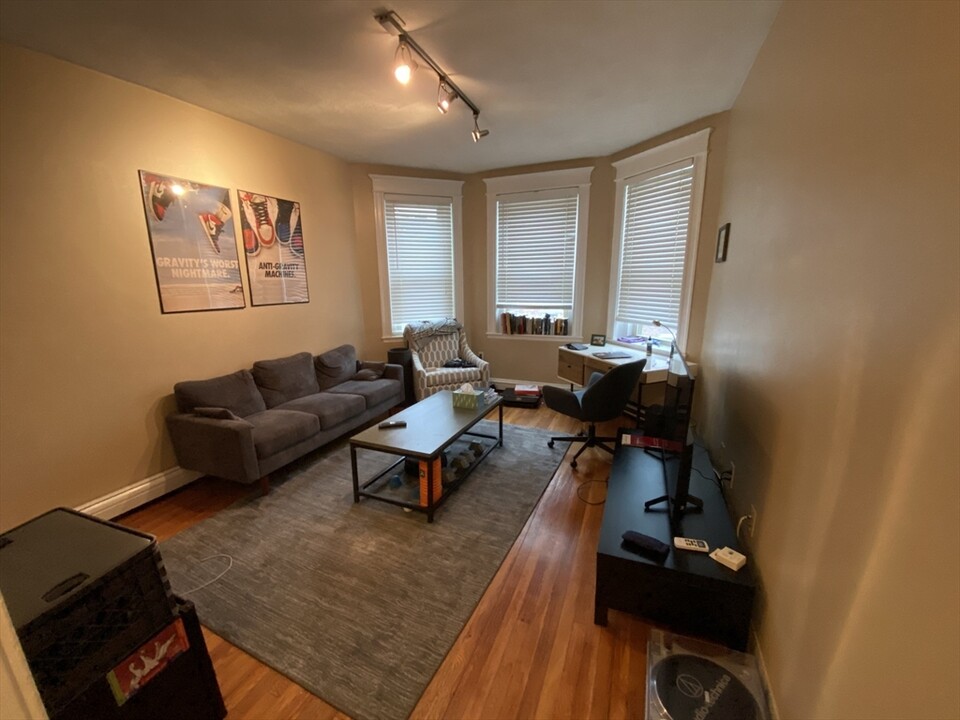 1665 Commonwealth Ave, Unit #10 in Boston, MA - Foto de edificio