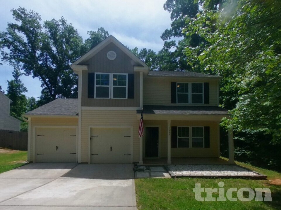 2480 Marthas Ridge Dr in Statesville, NC - Building Photo