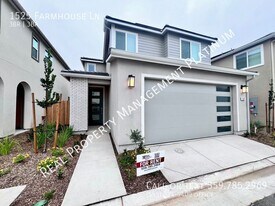 1525 Farmhouse Ln in Clovis, CA - Building Photo