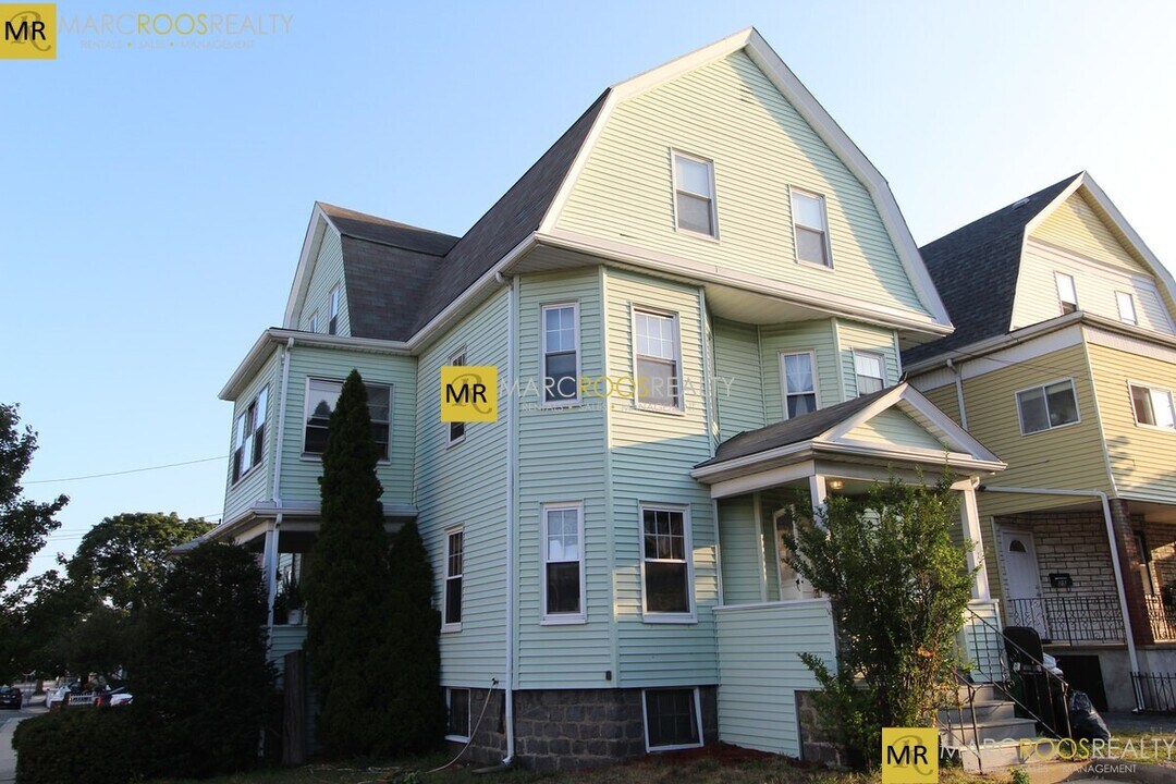 27 Princeton St, Unit #2 in Medford, MA - Foto de edificio